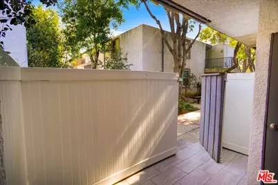 18620 Hatteras St #180, Tarzana, CA 91356 - Photo 11