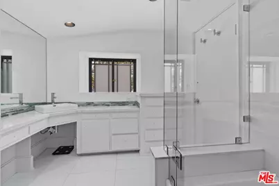 305 S Bedford Dr, Beverly Hills, CA 90212 - Photo 17