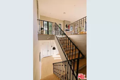 2591 Leicester Dr, Los Angeles, CA 90046 - Photo 17