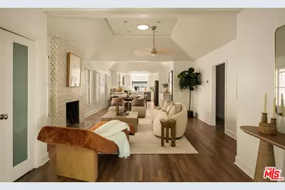 363 Huntley Dr, West Hollywood, CA 90048 - Photo 3