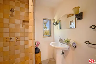 19805 Valley View Dr, Topanga, CA 90290 - Photo 35