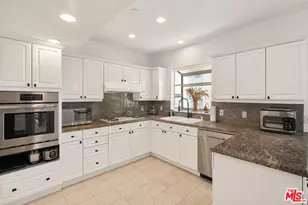 121 N Almont Dr, Beverly Hills, CA 90211 - Photo 17