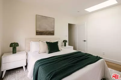 2050 N Las Palmas Ave, Los Angeles, CA 90068 - Photo 23