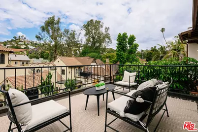 2050 N Las Palmas Ave, Los Angeles, CA 90068 - Photo 15