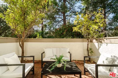 17158 Palisades Cir, Pacific Palisades, CA 90272 - Photo 5