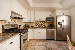 17158 Palisades Cir, Pacific Palisades, CA 90272 - Photo 9