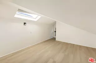 1561 Carmona Ave, Los Angeles, CA 90019 - Photo 21