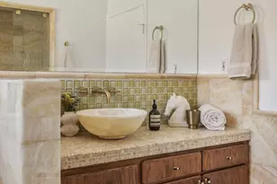 1561 Carmona Ave, Los Angeles, CA 90019 - Photo 19