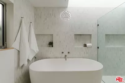1028 Pleasant View Ave, Venice, CA 90291 - Photo 25