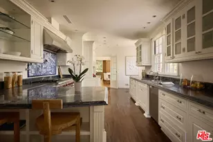 1001 N Crescent Dr, Beverly Hills, CA 90210 - Photo 23