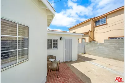 4137 W 58th Pl, Los Angeles, CA 90043 - Photo 23
