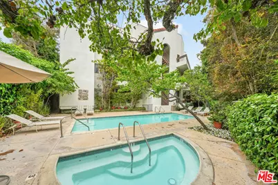 621 S Barrington Ave #110, Los Angeles, CA 90049 - Photo 25