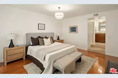 621 S Barrington Ave #110, Los Angeles, CA 90049 - Photo 11
