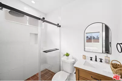 2324 S Dunsmuir Ave, Los Angeles, CA 90016 - Photo 13