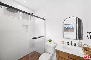 2324 S Dunsmuir Ave, Los Angeles, CA 90016 - Photo 13