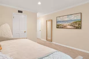 16201 Meadowcrest Rd, Sherman Oaks, CA 91403 - Photo 43