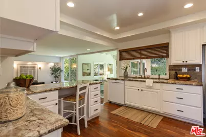 10315 Clusterberry Ct, Los Angeles, CA 90077 - Photo 9