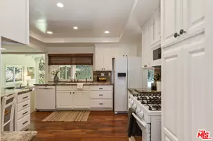 10315 Clusterberry Ct, Los Angeles, CA 90077 - Photo 11