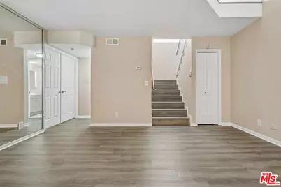W Queen St #11, Inglewood, CA 90301 - Photo 5