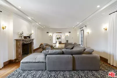 305 S June St, Los Angeles, CA 90020 - Photo 7