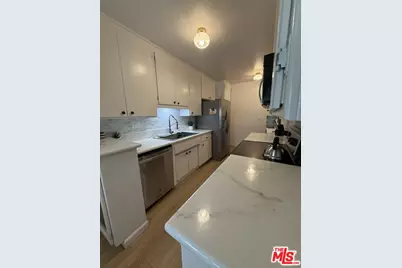 5376 Fairview Blvd #104, Los Angeles, CA 90056 - Photo 9