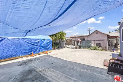 901 E 42nd St, Los Angeles, CA 90011 - Photo 21