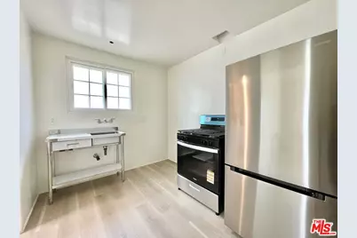 6031 Will Rogers St, Los Angeles, CA 90045 - Photo 11
