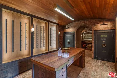 10911 Chalon Rd, Los Angeles, CA 90077 - Photo 39