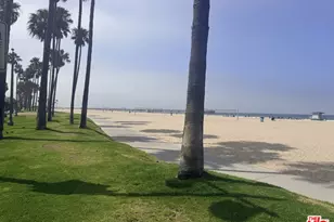 28 24th Pl, Venice, CA 90291 - Photo 1