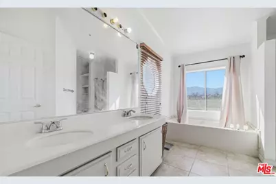 16670 E Avenue T4, Llano, CA 93544 - Photo 13
