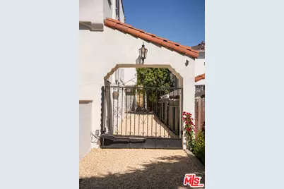 1338 S Cloverdale Ave, Los Angeles, CA 90019 - Photo 37