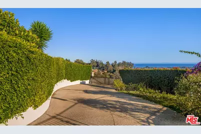 6271 Zuma Mesa Dr, Malibu, CA 90265 - Photo 3