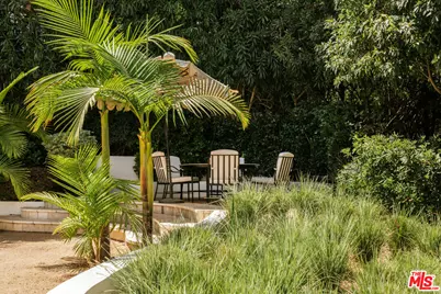 1748 Correa Way, Los Angeles, CA 90049 - Photo 59