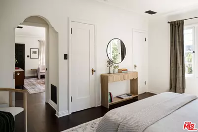 1340 S Cloverdale Ave, Los Angeles, CA 90019 - Photo 17