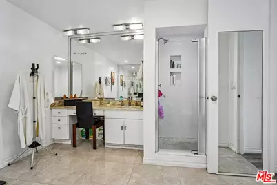 325 N Oakhurst Dr #Ph2, Beverly Hills, CA 90210 - Photo 31