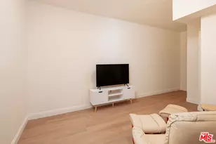 2337 Fox Hills Dr, Los Angeles, CA 90064 - Photo 31