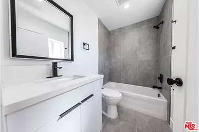 10810 Hesby St, North Hollywood, CA 91601 - Photo 17