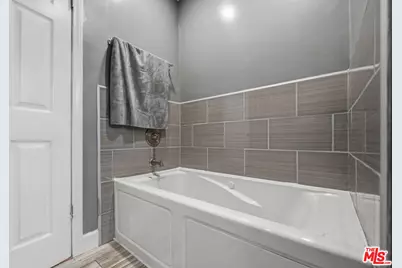 642 W 95th St, Los Angeles, CA 90044 - Photo 31