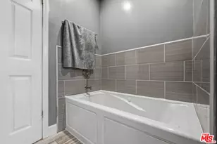 642 W 95th St, Los Angeles, CA 90044 - Photo 31