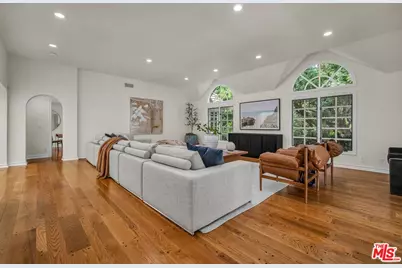 3225 Iredell Ln, Studio City, CA 91604 - Photo 29