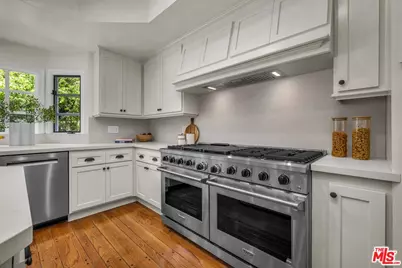 3225 Iredell Ln, Studio City, CA 91604 - Photo 11