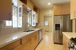 203 N Doheny Dr, Beverly Hills, CA 90211 - Photo 11