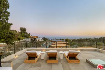 1205 Las Lomas Pl, Pacific Palisades, CA 90272 - Photo 1