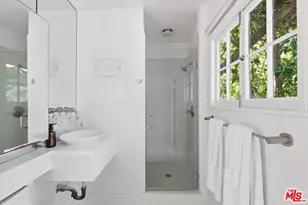 8924 Ashcroft Ave, West Hollywood, CA 90048 - Photo 33