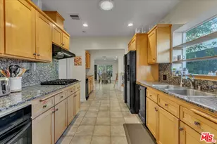 12430 Cumpston St, Valley Village, CA 91607 - Photo 19