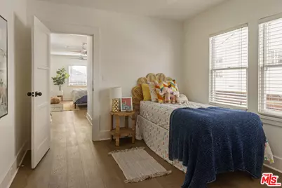 2955 8th Ave, Los Angeles, CA 90018 - Photo 29