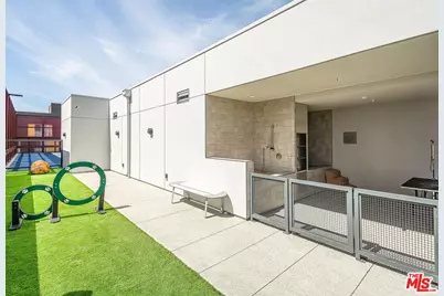 330 W 11th St #C03, Los Angeles, CA 90015 - Photo 43
