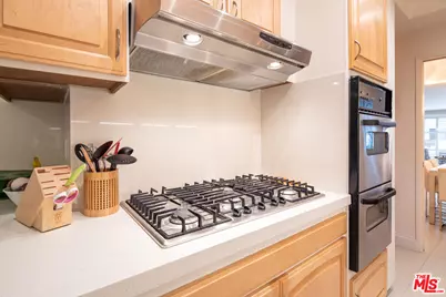 8455 Fountain Ave #518, West Hollywood, CA 90069 - Photo 13