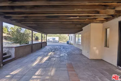 33201 Barber Rd, Santa Clarita, CA 91390 - Photo 9
