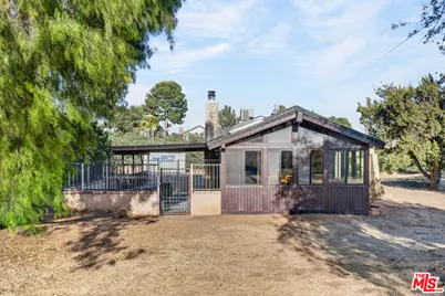 33201 Barber Rd, Santa Clarita, CA 91390 - Photo 5
